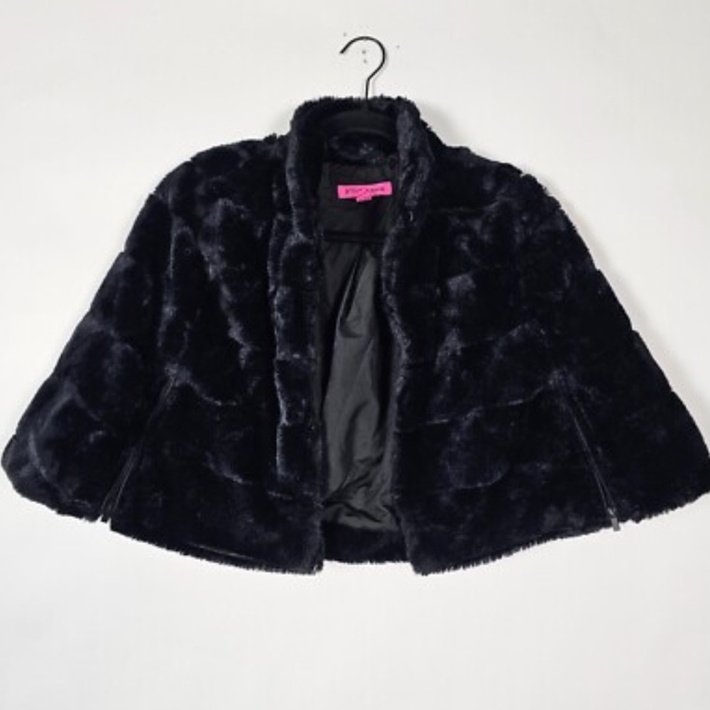 Betsey Johnson black faux fur Capelet Shrug Jacket Size Medium new with tags
